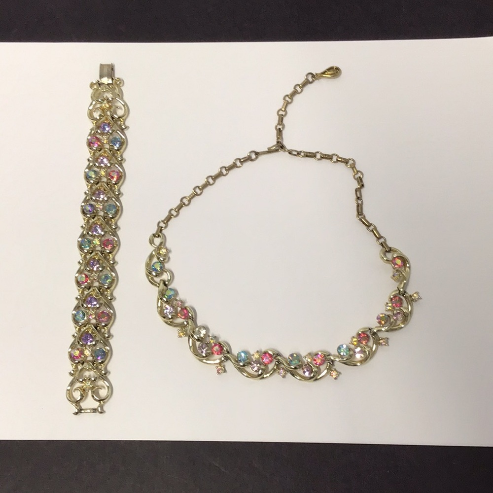 Elegant signed Coro Gold & Multicolor gems vintage Jewelry Set bracelet & choker